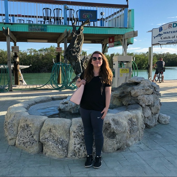 Meet your Posher, Carol - Picture 1 of 1